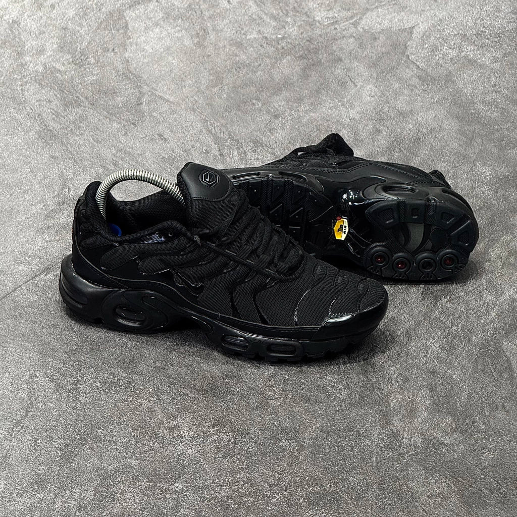 AIR MAX TN PLUS TRIPLE BLACK